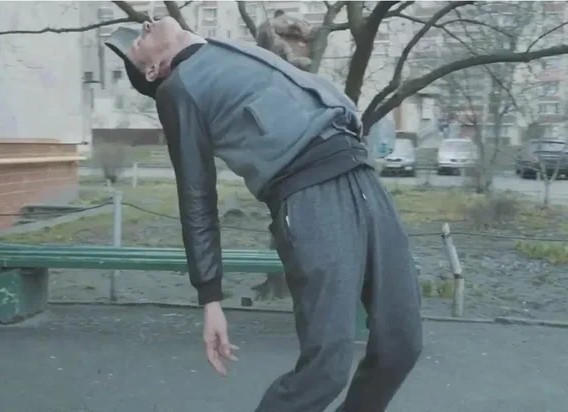 Помните урода, который ссал на могилы ради лайков?