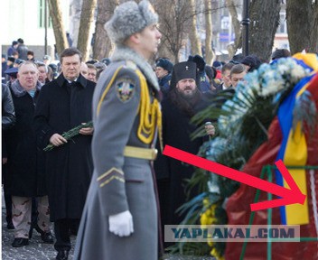 В присутствии Клинтон снова упал флаг США