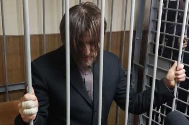 Отец годами не выпускал своих восьмерых детей из дома, а само жилище превратил в вооруженную крепость