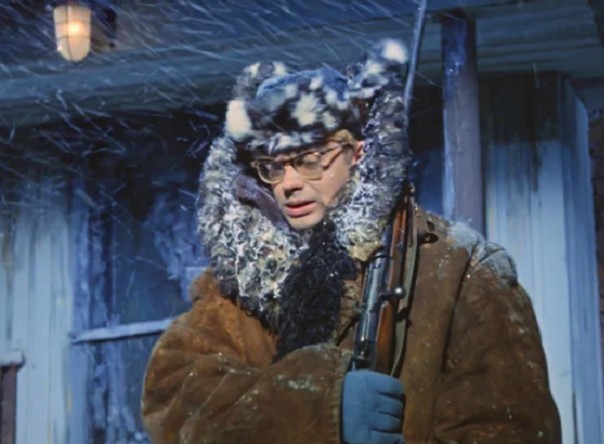 Не лает, не кусает, а в огород не пускает. Кто это?