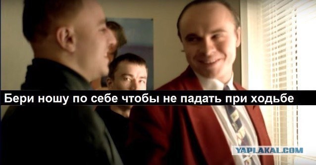 В Петербурге заехавший на тротуар водитель избил пешехода за замечание