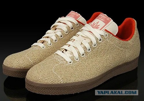 Суд Новгородской области оштрафовал женщину на 4 000 р. за пропаганду наркотиков из-за чехла с изображением конопли