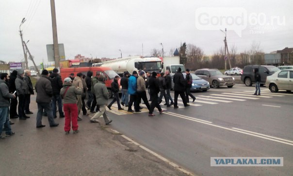 Дальнобойщики перекрыли дорогу