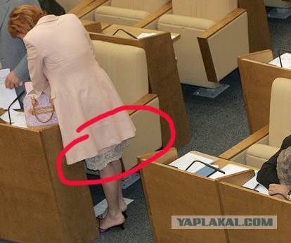 Спят усталые, политики и избранники.