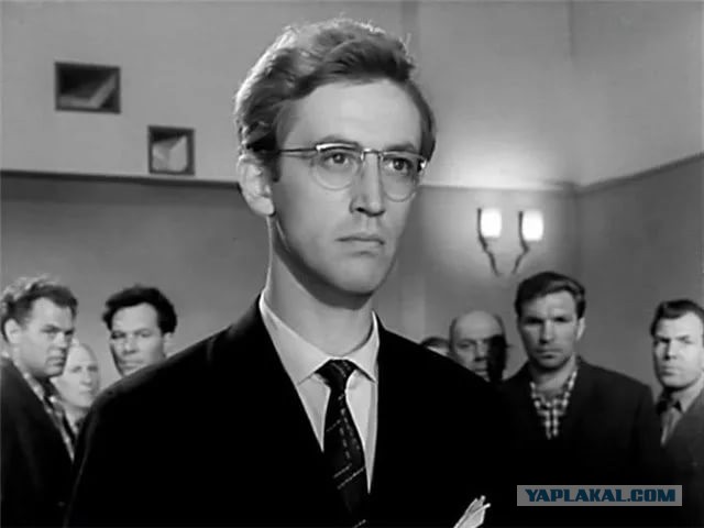В очках – не значит слабый