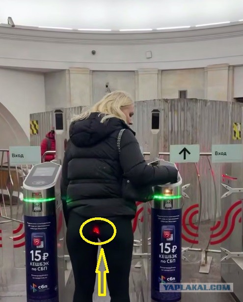 Метро опустело — в Москве последний день уходящего года.
