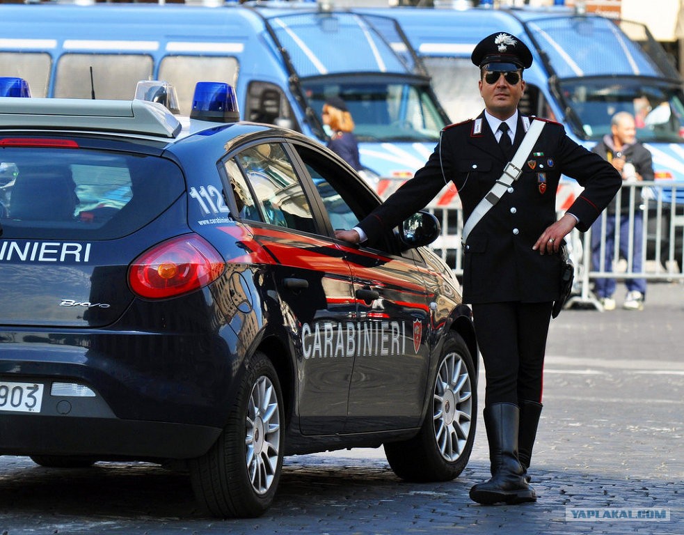 Полицейские в италии