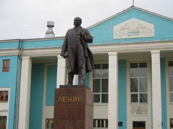 Памятники Ленину