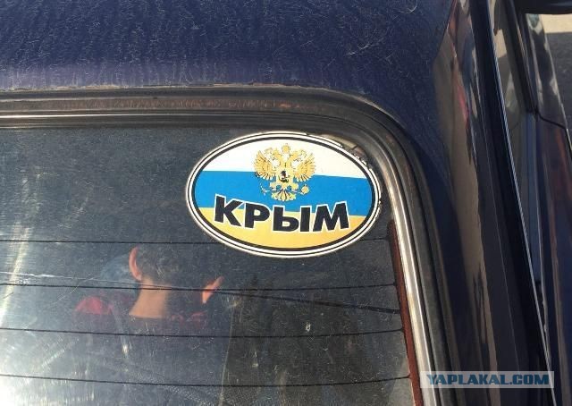 Украинский стример вышел на солнышко в худи с украинским флагом.