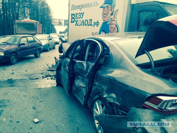 Поехал на красный и подрезал самосвал.Массовое ДТП