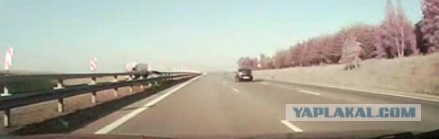 Камаз сбросил Рено с дороги