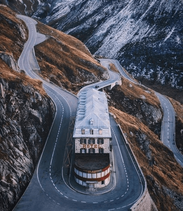 Заброшенный отель Belvédère на перевале Фурка, Швейцария