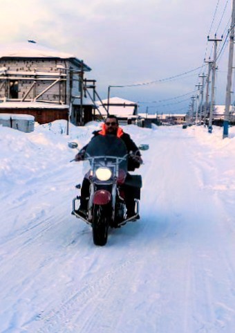 В такую непогоду на моноколесе быстрее, считают некоторые москвичи.