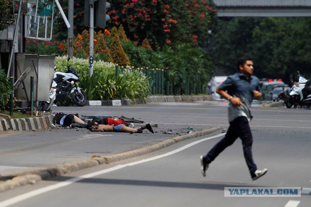 Несколько взрывов произошло в столице Индонезии