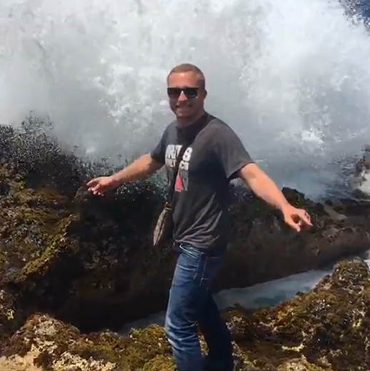 Море волнуется раз ....