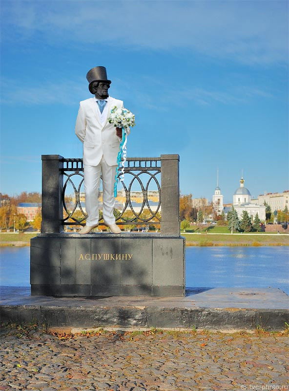 Еще один костюмчик на продажу