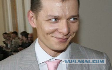 Митингующие в Киеве требуют отпустить военных..