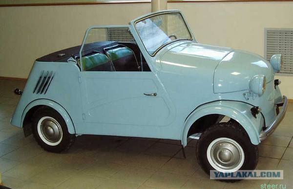 "Почти музей" Януковича. Какие машины стоят в личном гараже бывшего президента Украины.