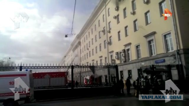 В Москве загорелось здание Минобороны России