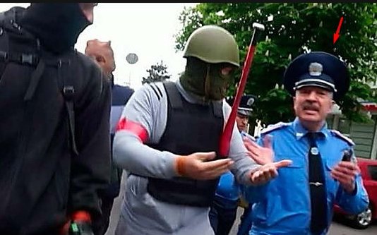 Одесские патриоты продемонстрировали оружие и напомнили о катакомбах.