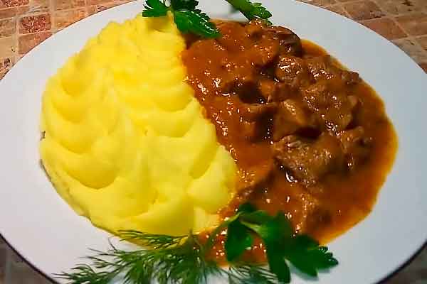 На обед готовим Гуляш из мяса! Наталия Васильева Дзен