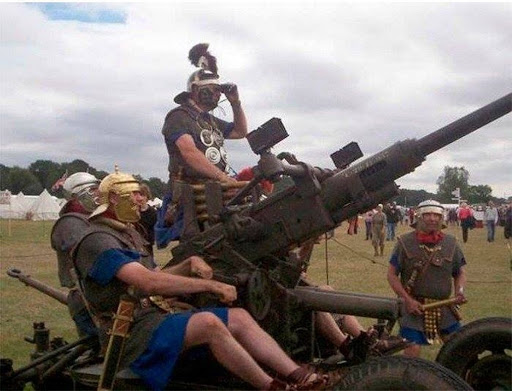 Всё о шлюхах своих думает