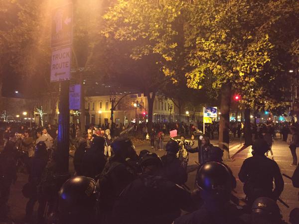 В Фергюсоне начались столкновения с полицией