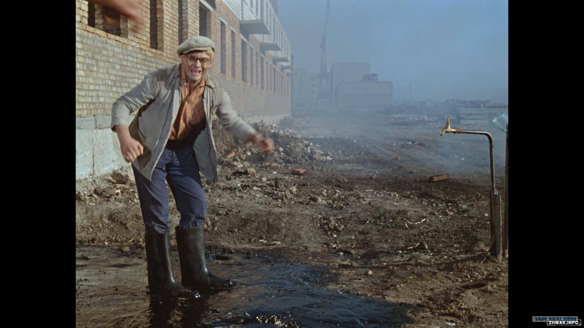 ну ты попал мем. приколы с краской. влип очкарик. женщина далжнабытб как мед. фродо и сэм.