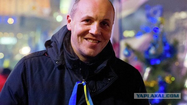 Митингующие в Киеве штурмуют здание Рады