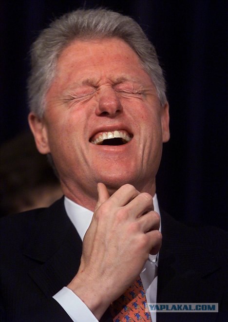 Директор ЦРУ подал в отставку из-за измены жене