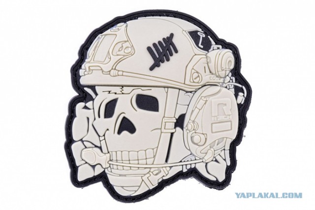 Черный дым поднимается над "Азовсталью"