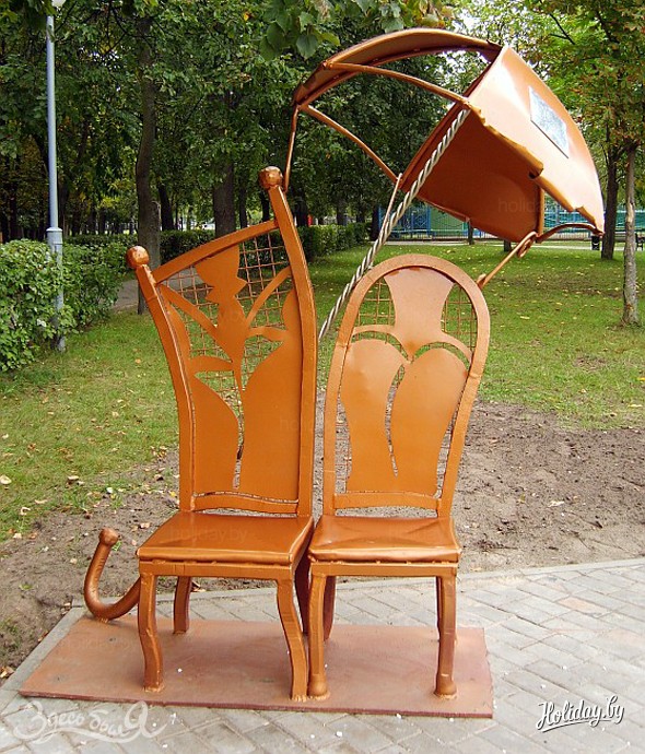 Арт-скамейки: самая необычная городская мебель