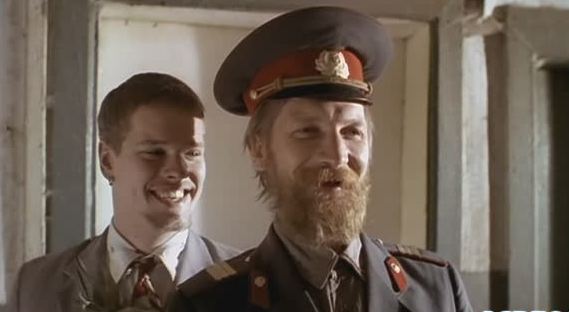 В Северодвинске хозяин участка, проснувшись 1 января, обнаружил у себя во дворе чей-то вездеход