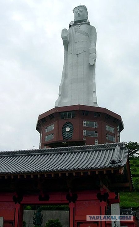 Самые большие статуи в мире (16 фото)