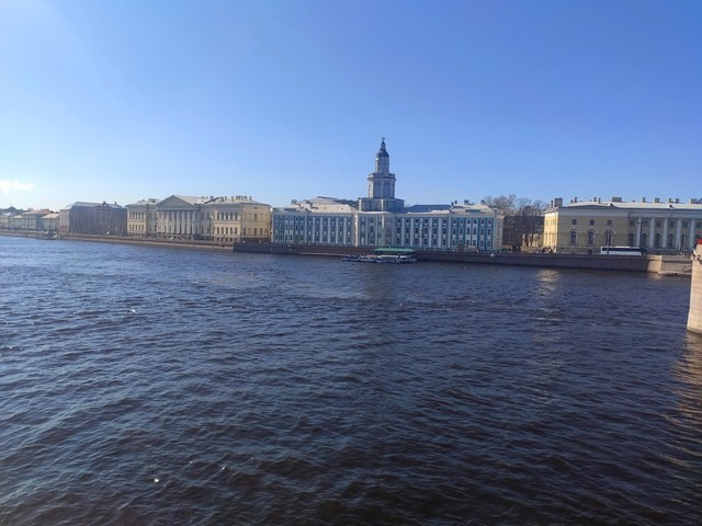 Пройтись по центру