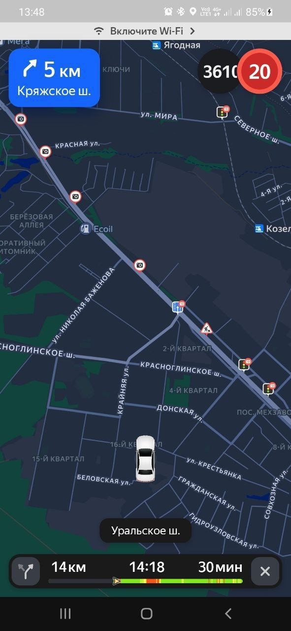 Просто девушка решила, что ей срочно нужно записаться на маникюр