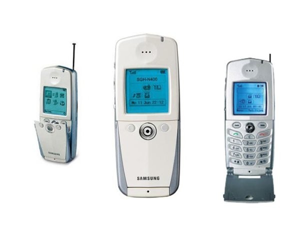 Мобильный телефон модели Sony Z1 Plus 1997 года