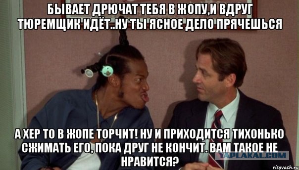 Грузовик врезается в барьеры не поддающиеся