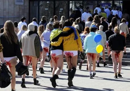 Украинки подрались во Франции, приняв друг друга за русских"