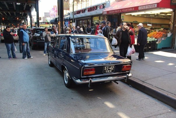 Юбилей "тройки": 45 лет классической ВАЗ-2103... В море хрома и велюра!