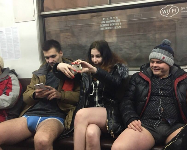 Тысячи людей по всему миру спустились в метро без штанов