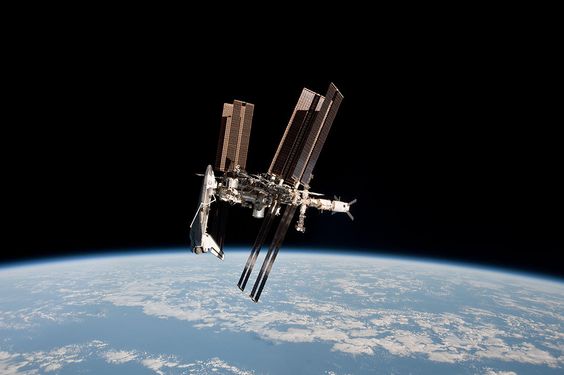 Прикольные и просто красивые картинки 11.04.2023: с Днём Космонавтики, друзья!