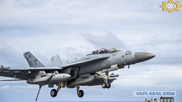 Boeing EA-18G упал в воду