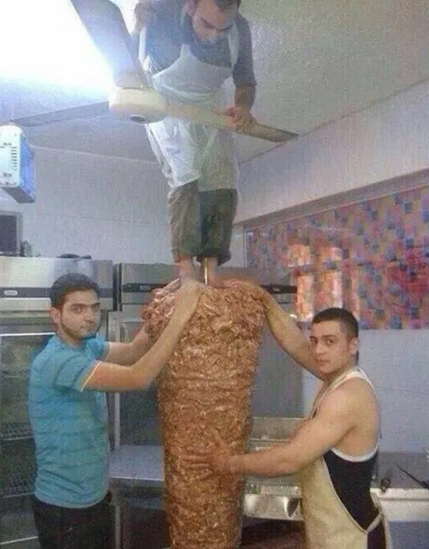 А зачем ему маска?