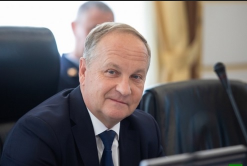 Суд освободил от наказания бывшего мэра Владивостока Олега Гуменюка