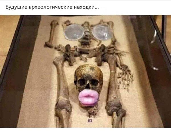 У 29-летней россиянки загноилась и порвалась грудь после установки имплантов: операцию проводил внештатный сотрудник клиники