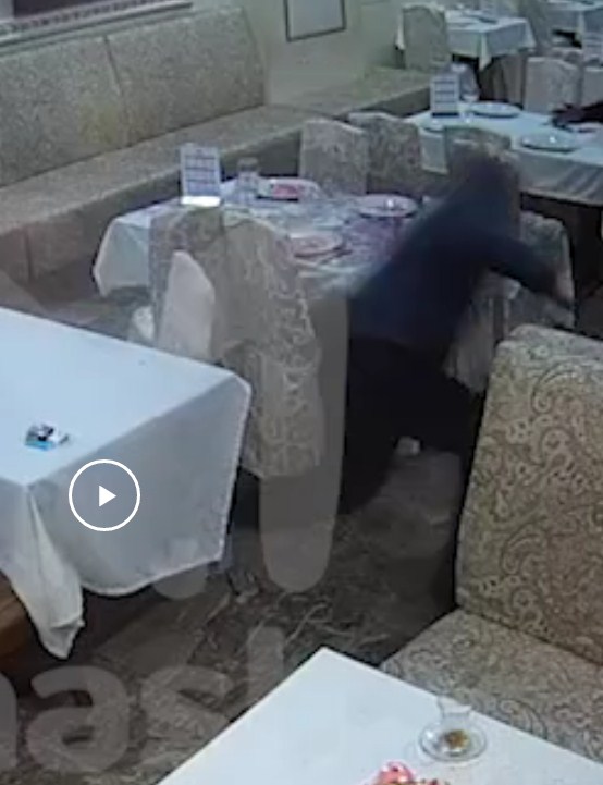 Вооружённые люди в масках разнесли московский ресторан