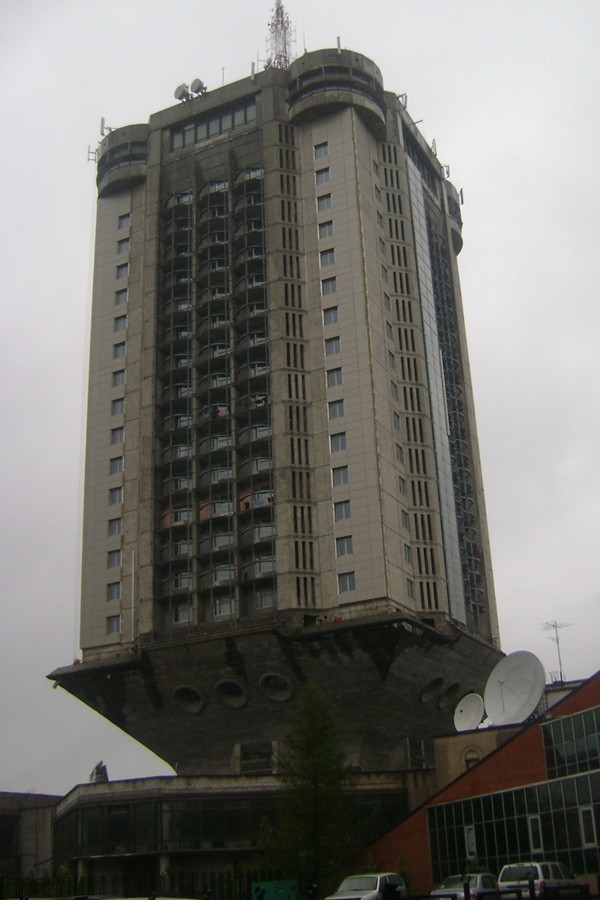 12-этажное здание в спальном районе в Самарканде
