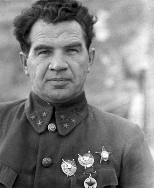 Герой Сталинграда маршал Василий Чуйков: малоизвестные штрихи к портрету полководца, который похоронен рядом со своими солдатами