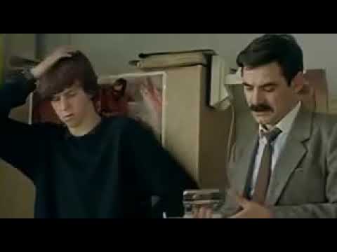 Мальчик еврейский нашёл дырокол